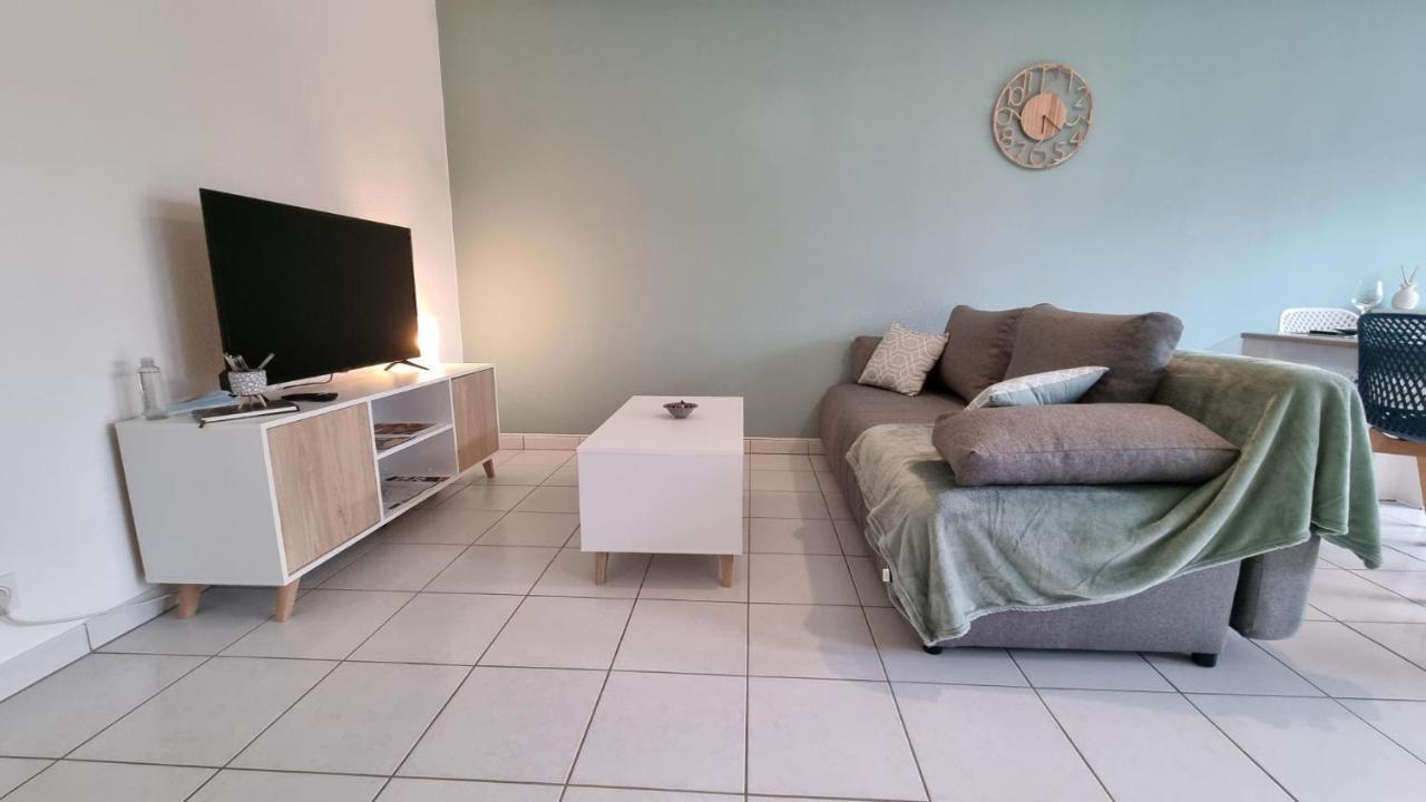 Beau T2 Bien Equipe Au Calme! ! Apartment Saint-Pierre-du-Mont  Exterior photo